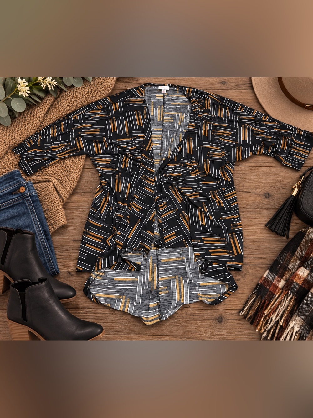 LuLaRoe Lindsey Cardigan Medium Black Gold Geometric Open Front Kimono